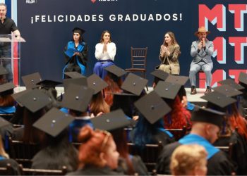 Prepa Regia Celebra Su Primera Generación De Graduados