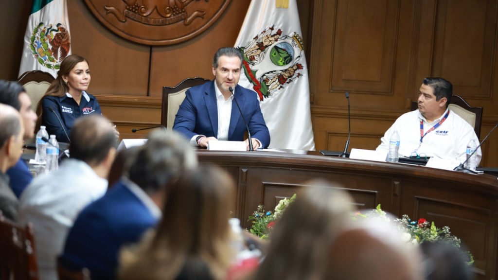 Convenio de becs mty_adrián de la garza - CLAVE NOTICIA