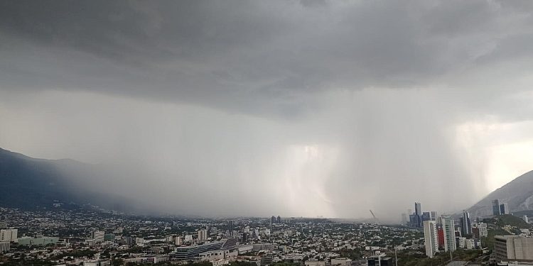 Lluvia-en-Monterrey-1 - CLAVE NOTICIA lluvia-en-monterrey