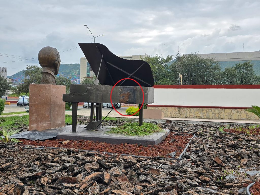 placa de agustín lara - CLAVE NOTICIA robo en plaza, seguridad municipal, patrimonio cultural, estrategia Escudo, policía, placa de agustín lara