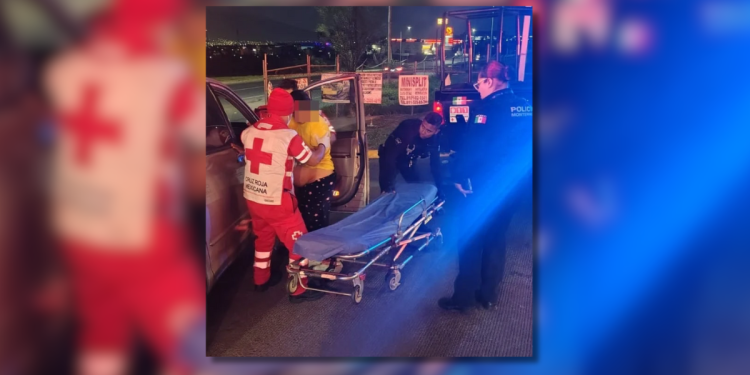 parto-en-vía-pública-policía-de-monterrey-emergencia-médica-cruz-roja-primeros-auxilios