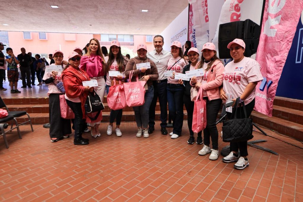 Tarjeta-Regia-Plus-apoyo-a-mujeres-Adrian-de-la-Garza-Feria-Integral