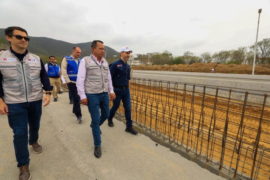 Avanzan los trabajos de vialidad en zona Huajuco Monterrey