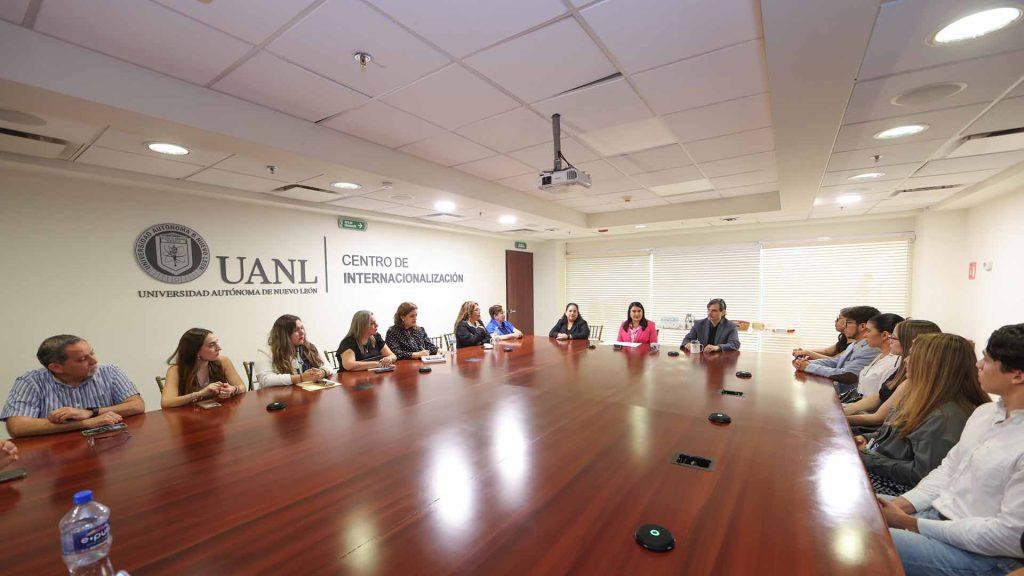 Estudiantes de UANL ganadores del Programa de Verano Disney 2026