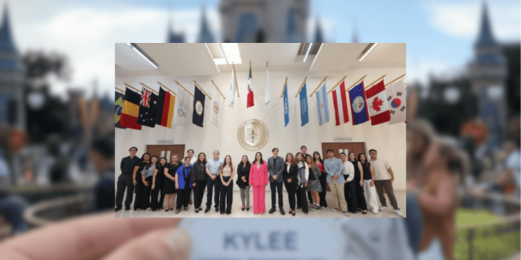 Estudiantes de UANL del Programa de Verano Disney 2026