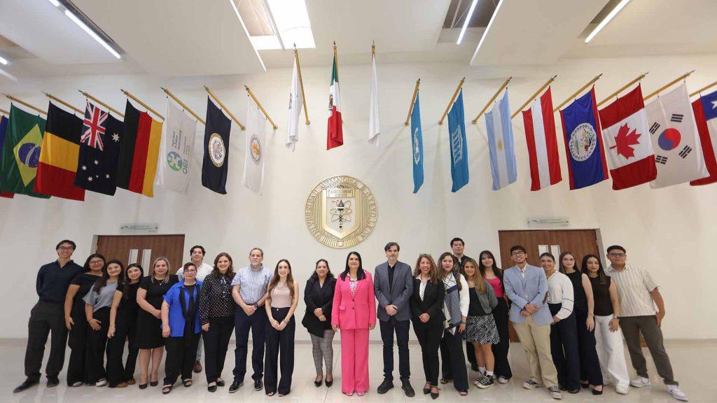 Estudiantes de la UANL en el Programa de Verano Disney 2026