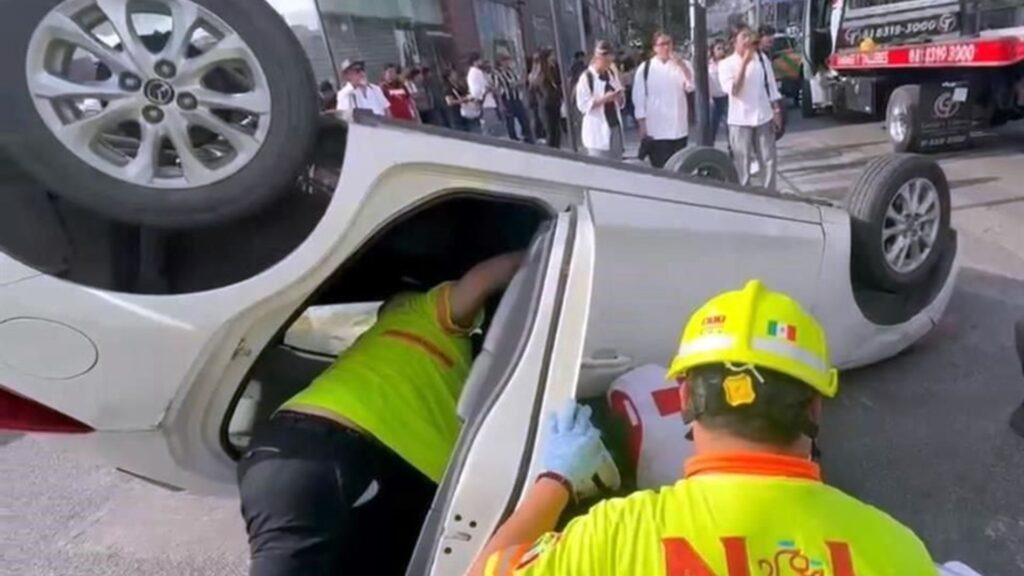 Fotografía de un accidente en Pino Suárez y Melchor Ocampo Monterrey